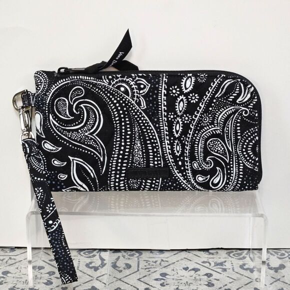 Vera Bradley, Pretty Paisley Wristlet in Black and White. NWT - Picture 1 of 6